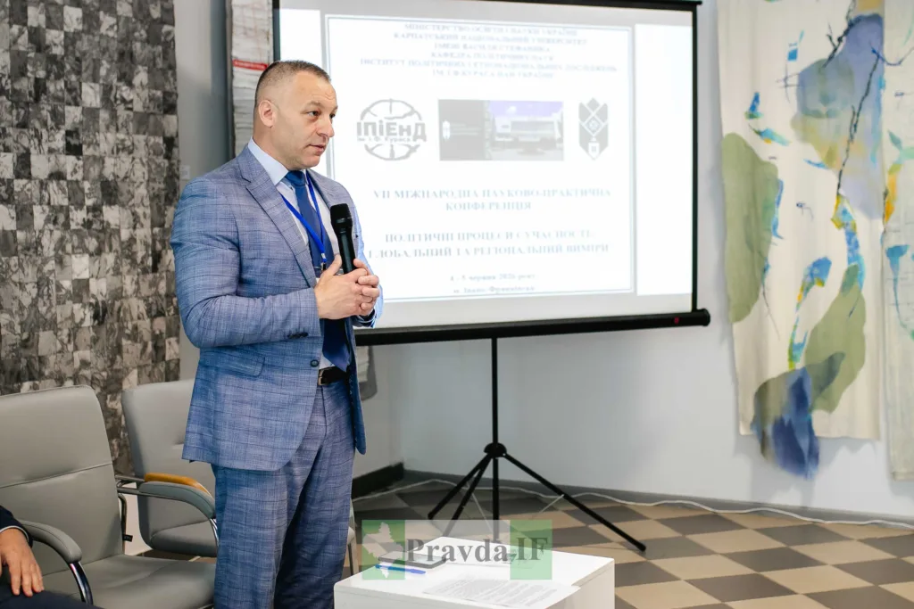 Виступ спікера на науково-практичній конференції