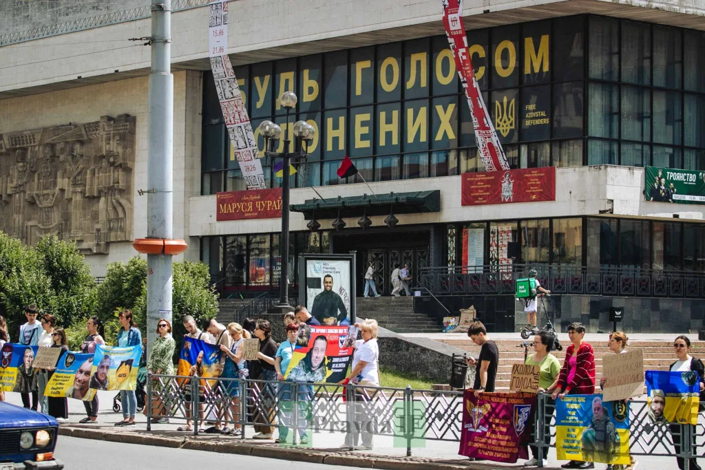 Мирна акція підтримки полонених в центрі Києва
