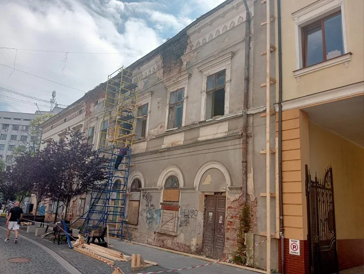 Ремонт старої будівлі у центрі міста