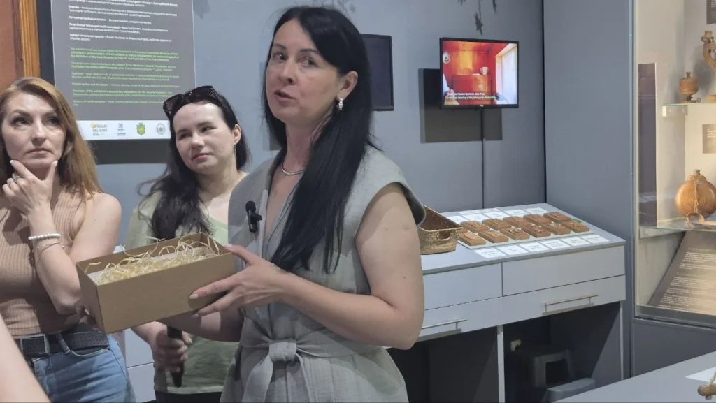 Екскурсія в музеї з демонстрацією експонатів