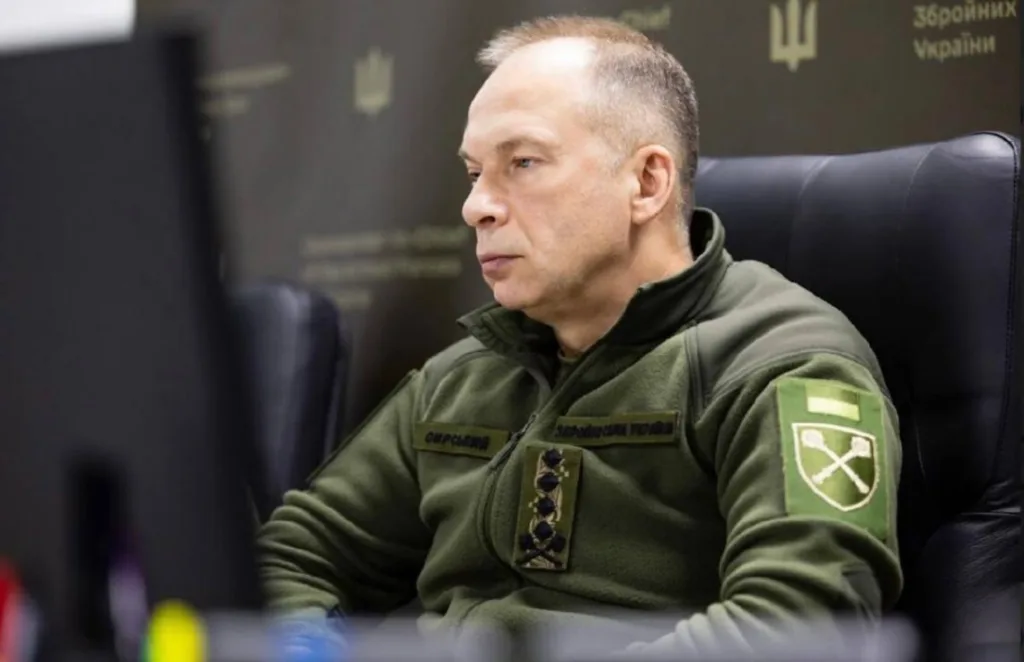 Український військовий під час роботи за комп’ютером