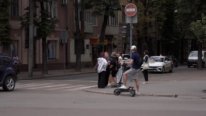 Електросамокат, водій, дорога, Франківськ Електросамокат, водій, дорога, Франківськ