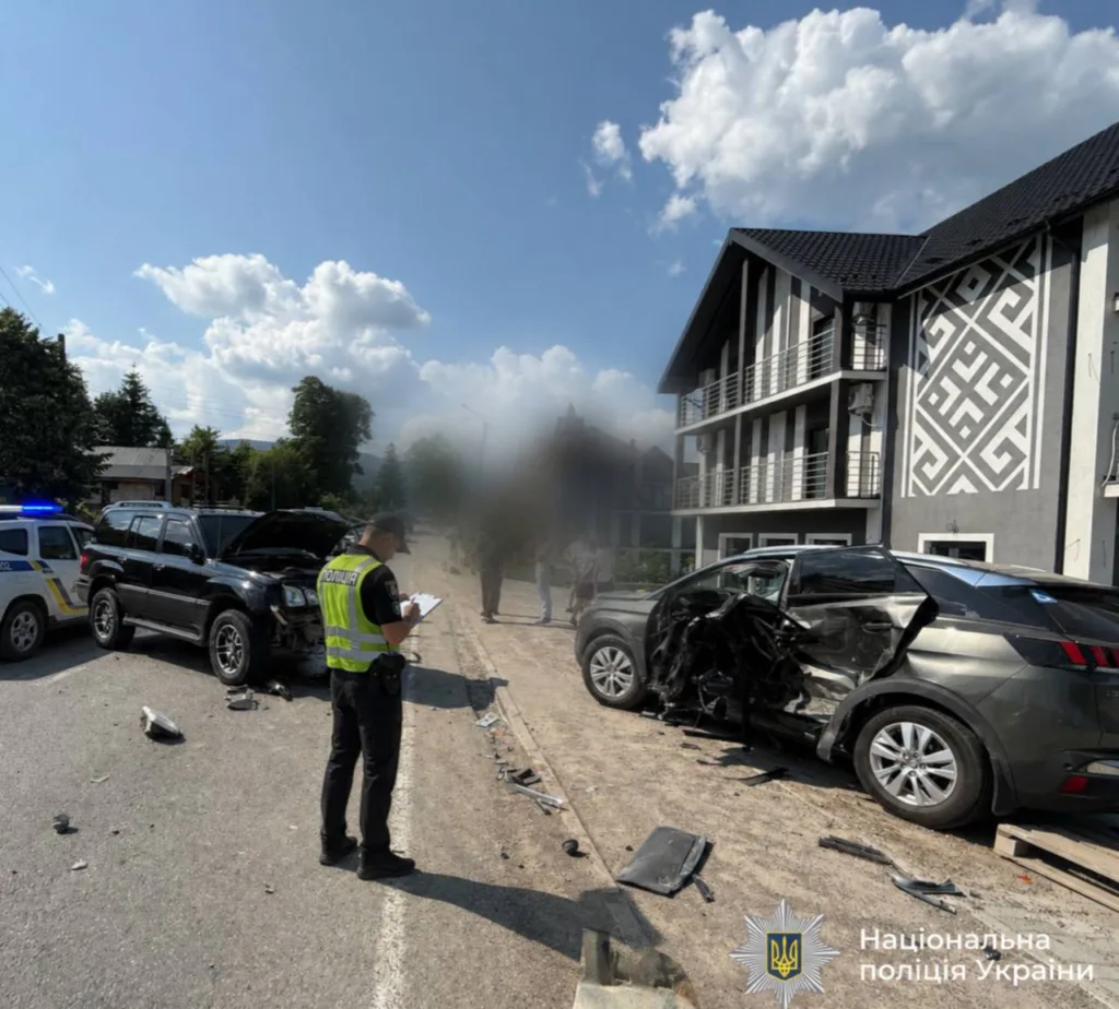 ДТП з двома авто, працює поліція України