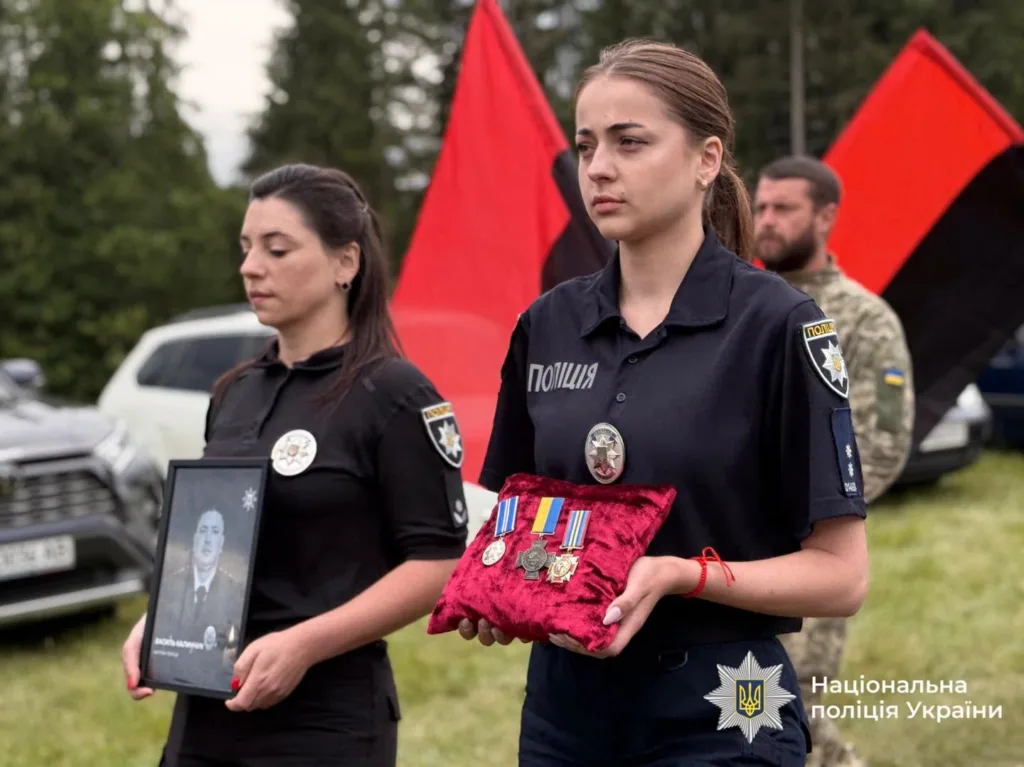 Поліцейські вшановують пам’ять загиблого колеги