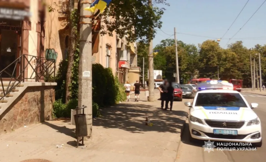 Поліцейський автомобіль на вулиці міста України