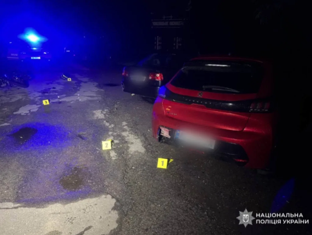 Дорожньо-транспортна пригода вночі, поліція на місці