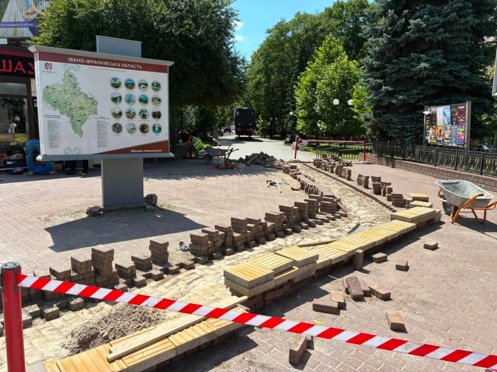 Ремонт тротуару в Івано-Франківську, укладання бруківки