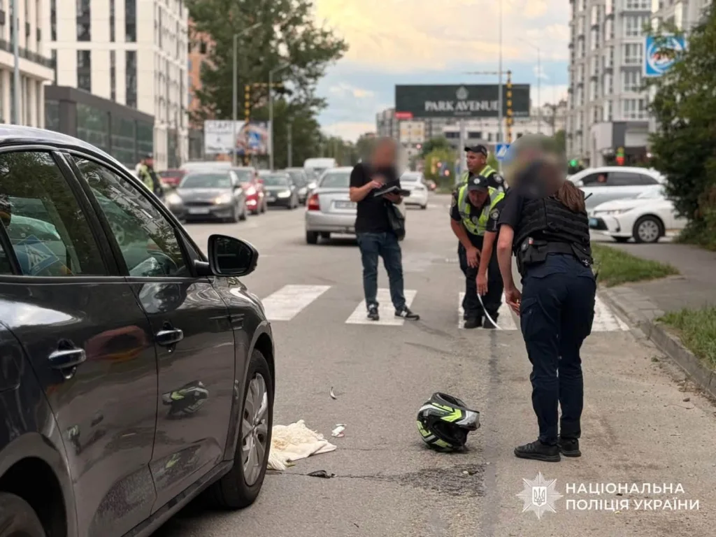 Поліція розслідує ДТП на міській вулиці