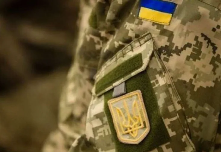 Військова форма з гербом та прапором України