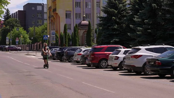 Електросамокат, дорога, Франківськ Електросамокат, дорога, Франківськ