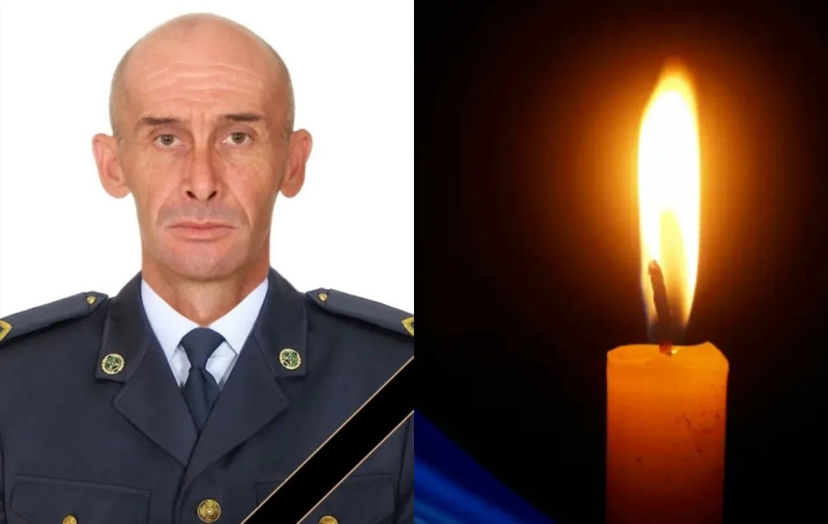 Військовий у формі та палаюча свічка пам’яті