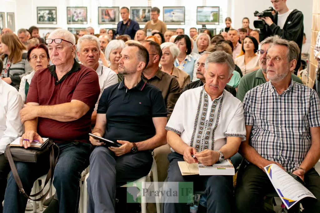 Люди на культурному заході в Івано-Франківську