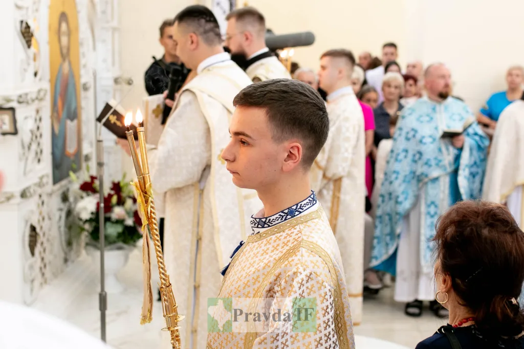 Богослужіння у православній церкві з дияконом