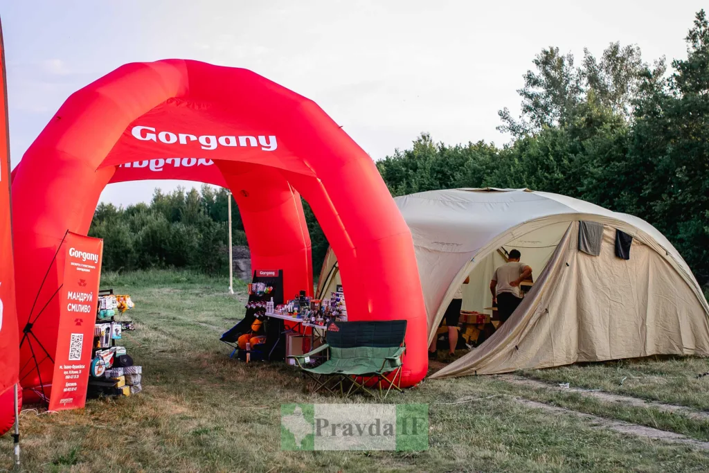 Намет Gorgany на природі під час події