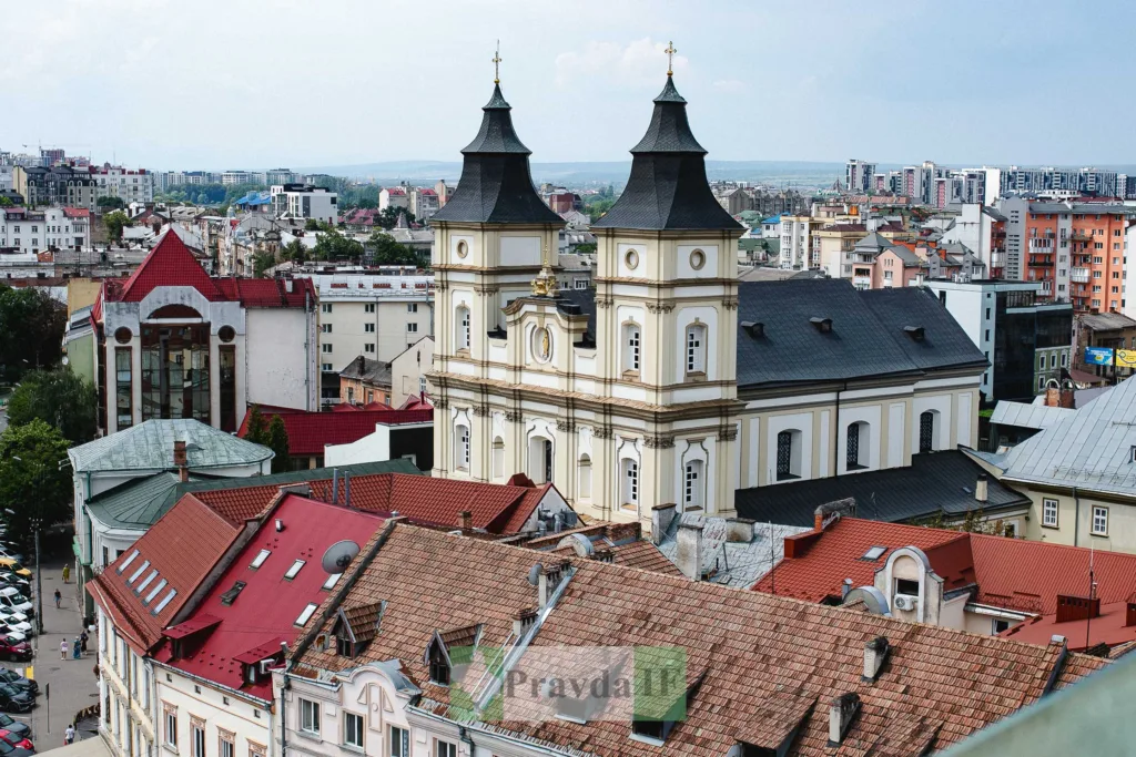 Панорама Івано-Франківська з видом на костел