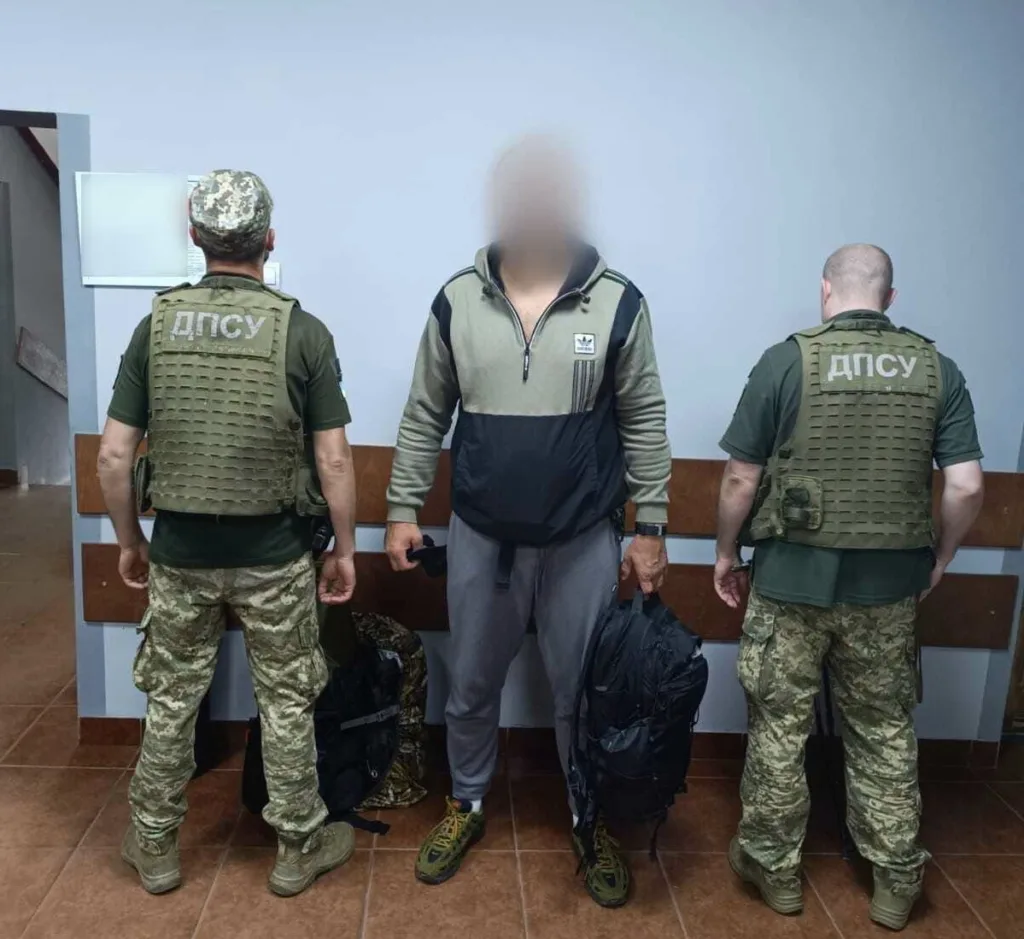 Прикордонники затримали чоловіка з рюкзаком