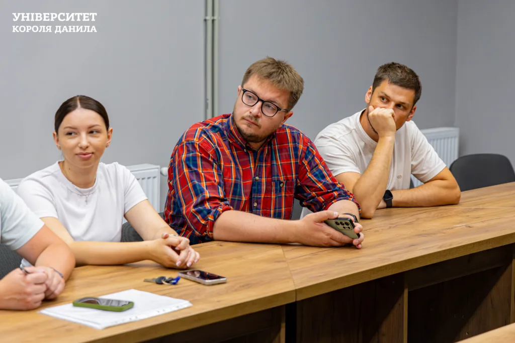 Студенти на занятті в університеті Короля Данила