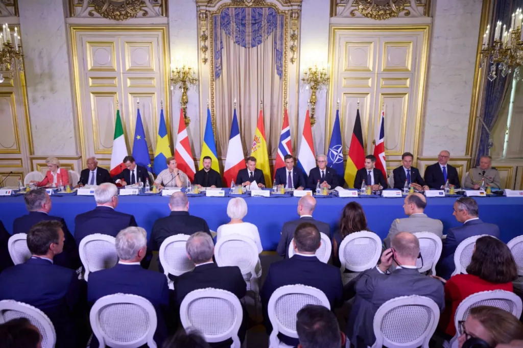 Міжнародна конференція з прапорами різних країн