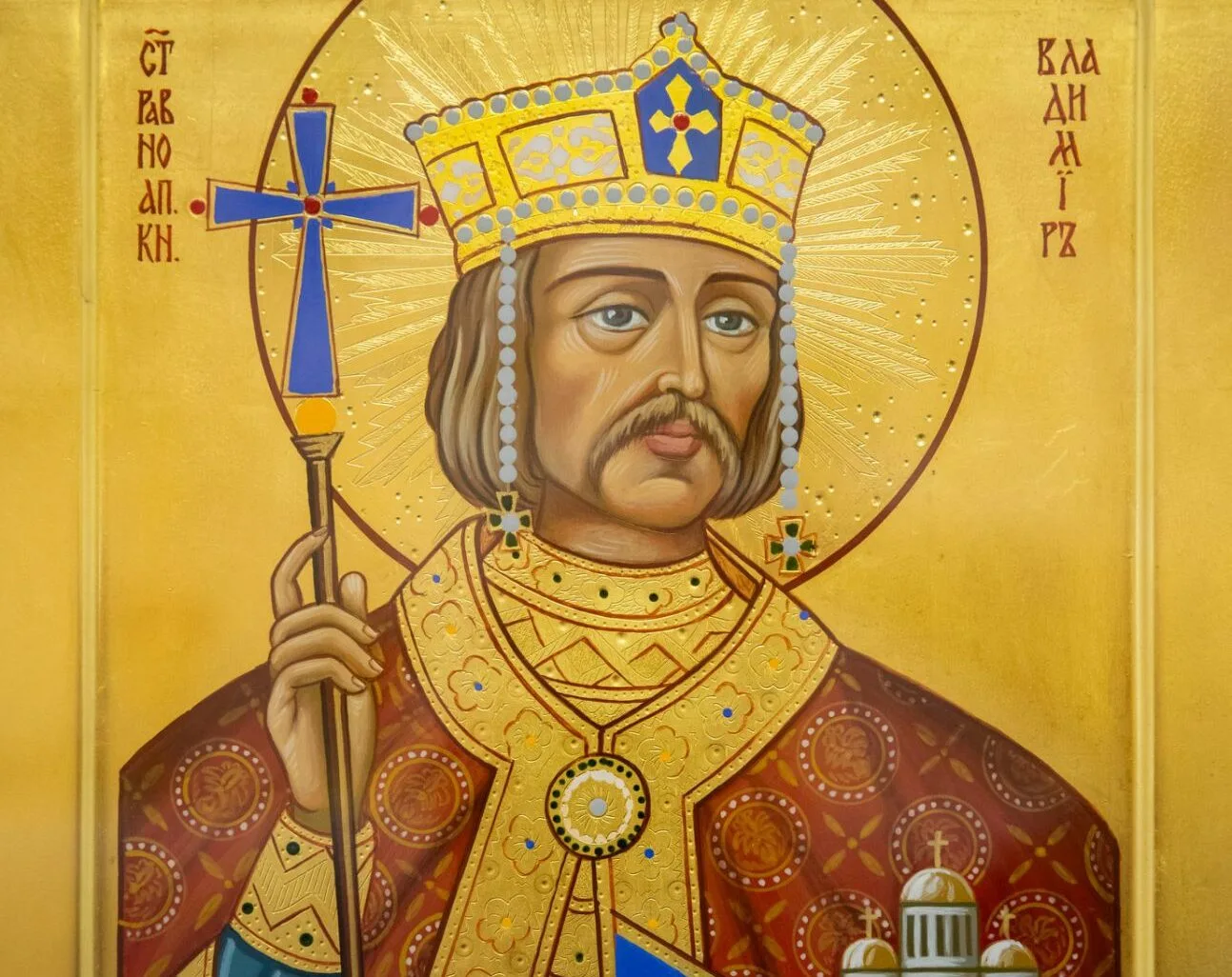 Ікона святого з хрестом і короною