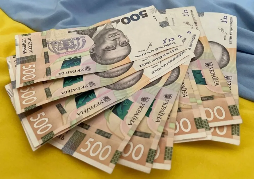 Пачка українських банкнот номіналом 500 гривень