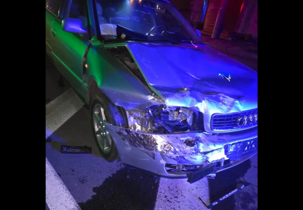 Пошкоджений автомобіль після дорожньо-транспортної пригоди