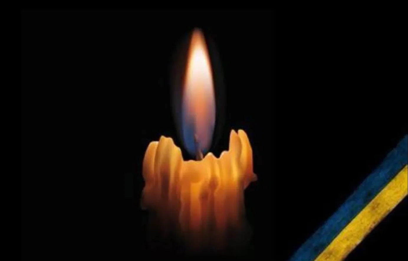 Свічка пам’яті з українським прапором