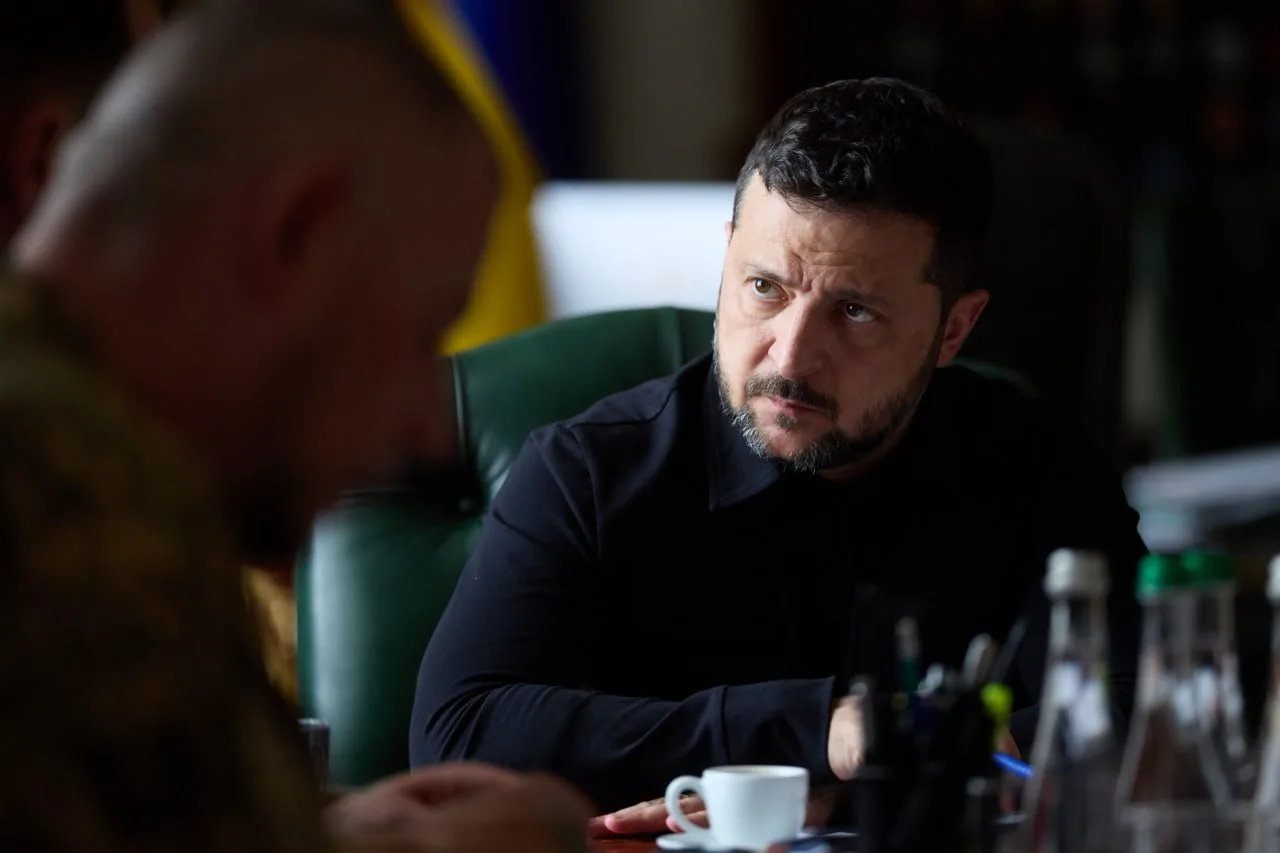 Володимир Зеленський на зустрічі з військовим