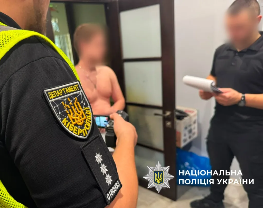 Кіберполіція проводить слідчі дії в приміщенні