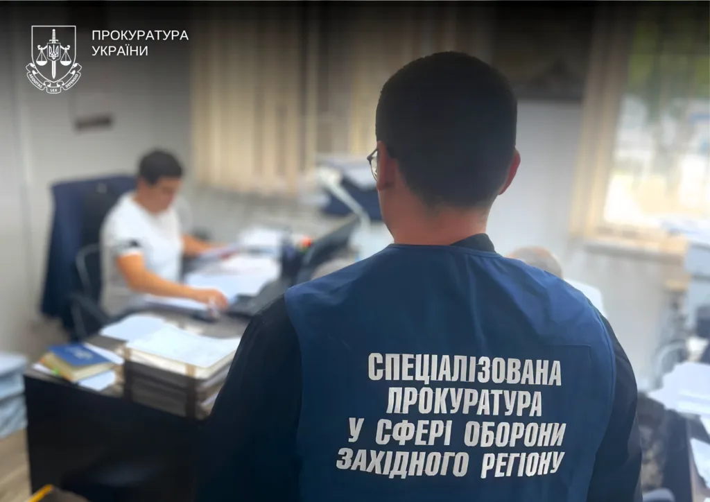Працівник спеціалізованої прокуратури в офісі