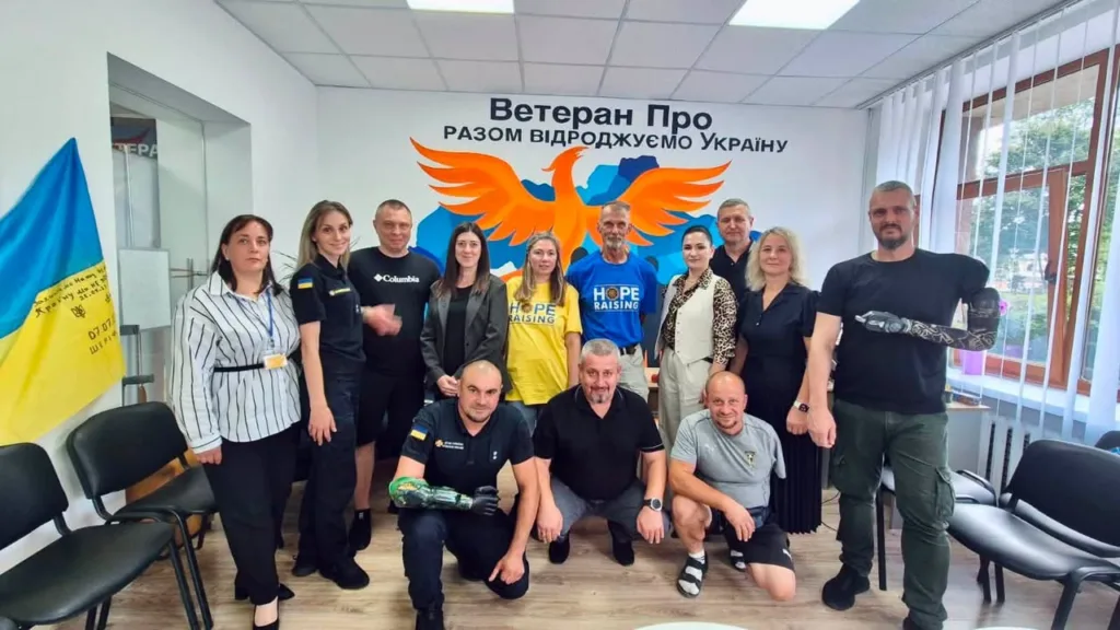 Група людей у центрі підтримки ветеранів «Ветеран Про»