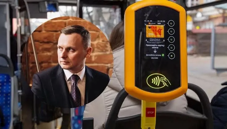 Валідатор безконтактної оплати в автобусі та портрет чоловіка