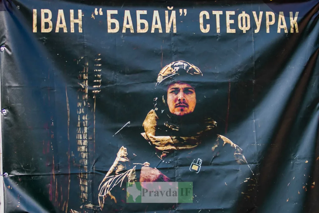 Плакат Івана Бабіяка у військовій формі