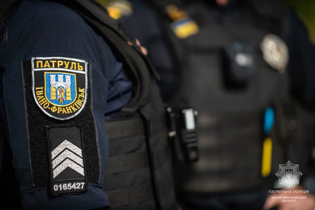 Шеврон патрульної поліції Івано-Франківська на формі