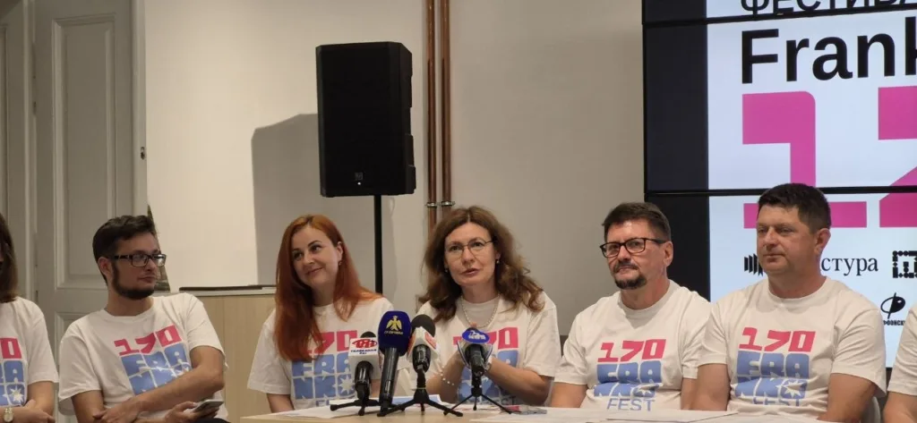 Організатори Franko Fest на пресконференції перед мікрофонами
