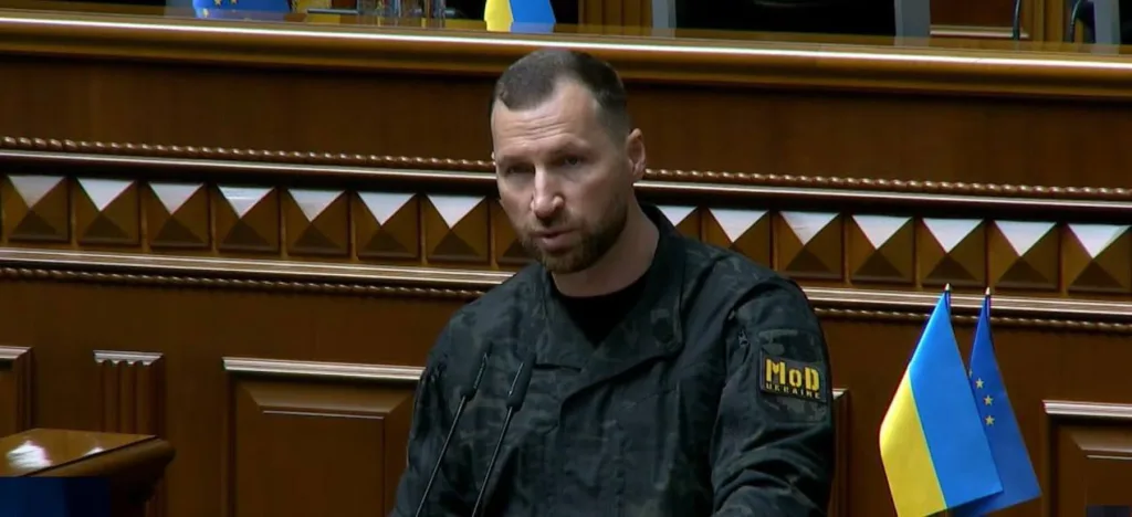 Військовий посадовець виступає у Верховній Раді України