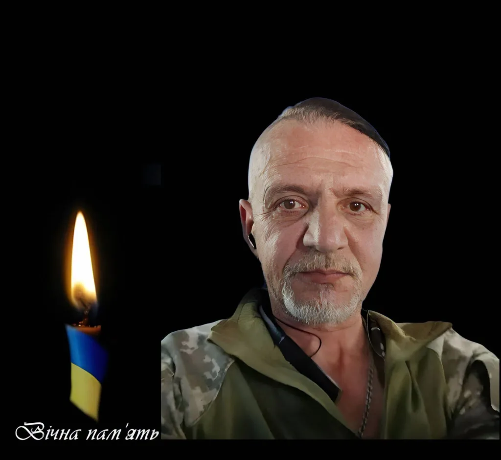 Військовий портрет поруч із запаленою свічкою пам’яті