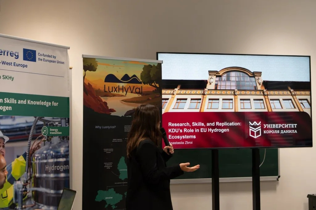 Доповідачка презентує роль КНУ в водневій екосистемі ЄС