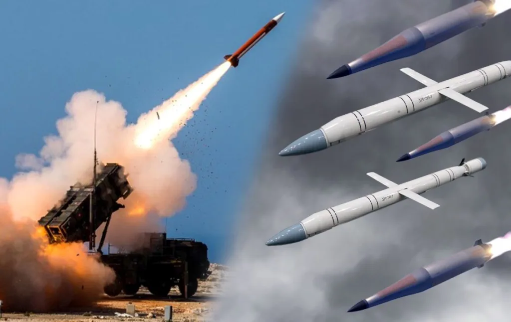 Пуск ракети Patriot поруч із зображеннями ракет