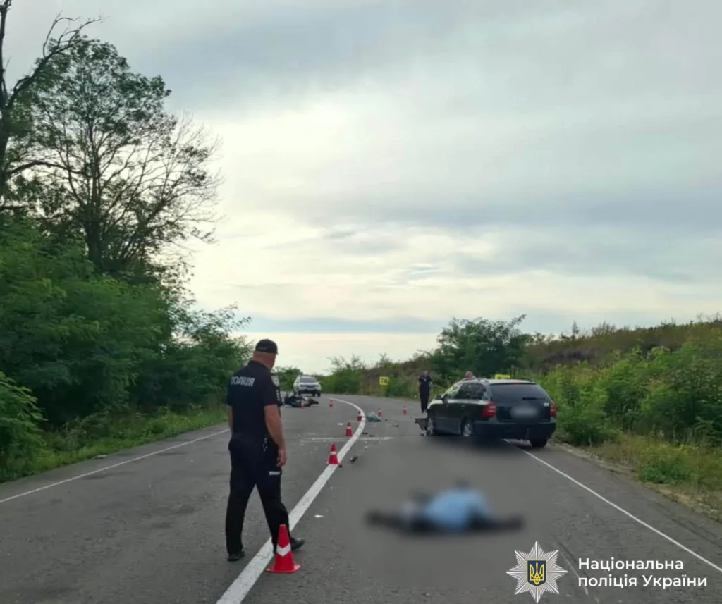 Поліція працює на місці ДТП на заміській дорозі