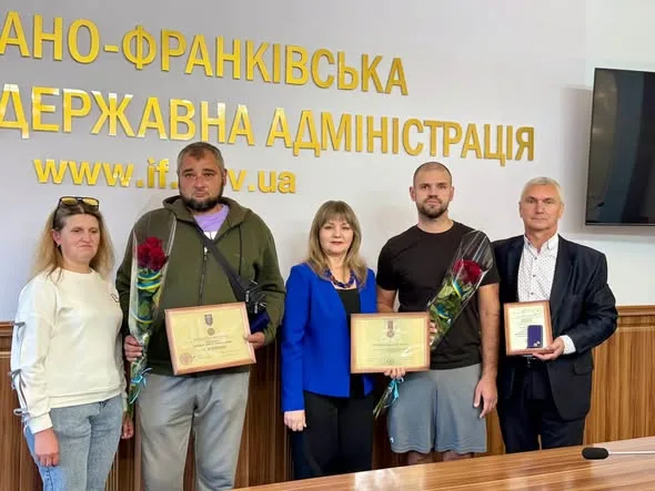 Нагородження п’ятьох людей в обласній адміністрації