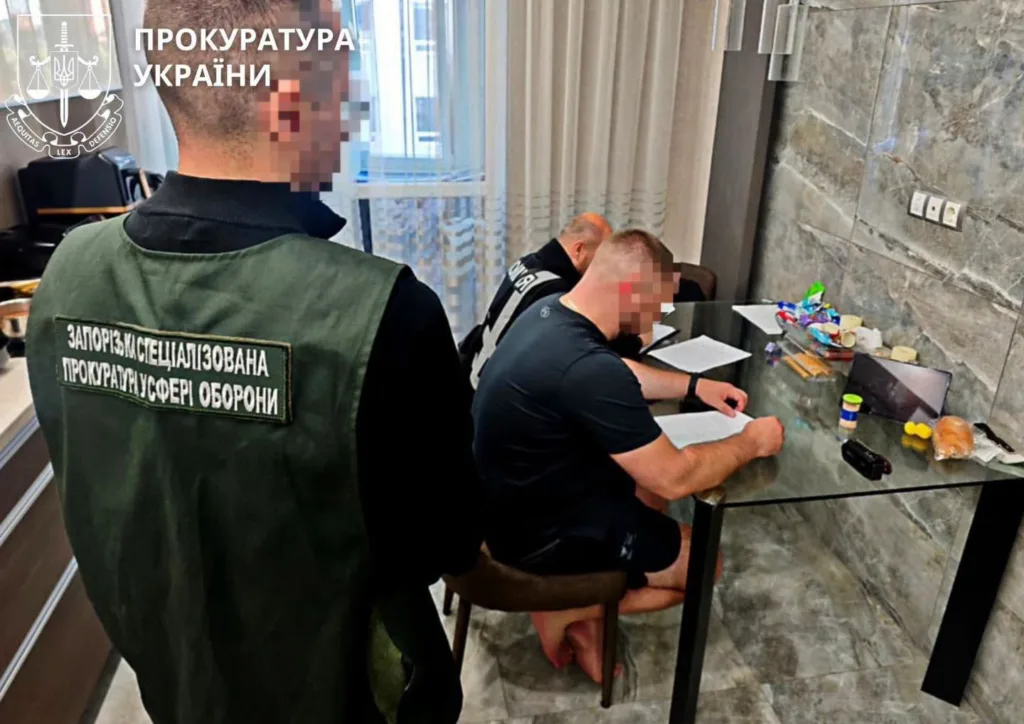 Прокурори документують справу з чоловіками із заблюреними обличчями