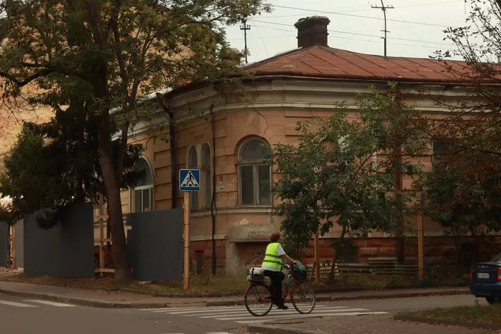 Вулиця Матейка, історична пам'ятка, архітектурна пам'ятка, центр міста, середмістя, Івано-Франківськ, будівельний паркан