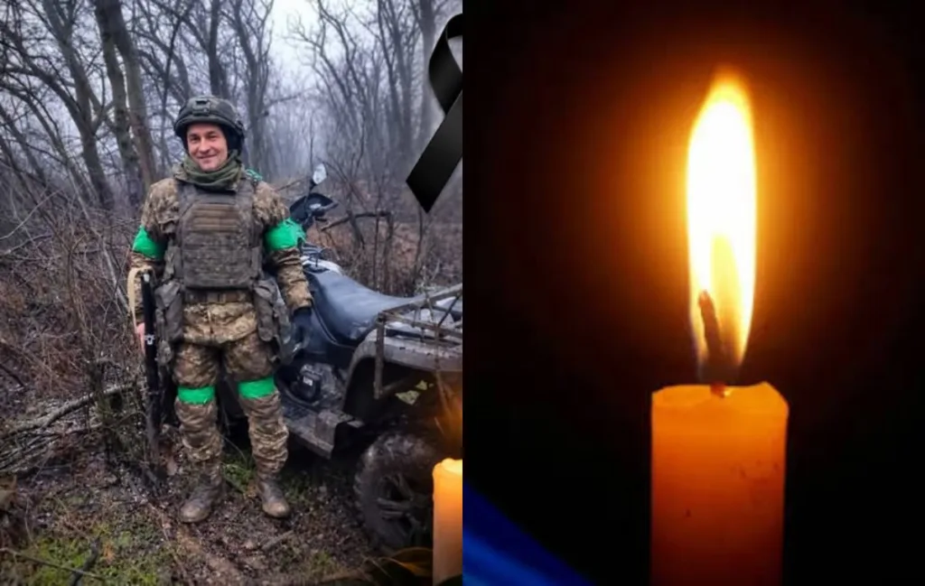 Військовий у лісі поруч зі свічкою пам’яті