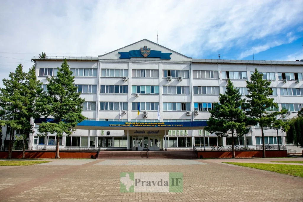 Головний корпус університету нафти і газу в Івано-Франківську