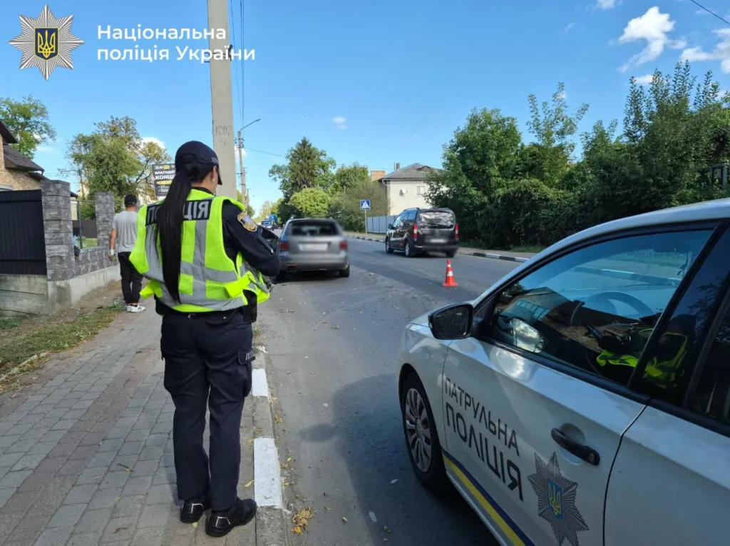 Патрульна поліція працює на місці ДТП