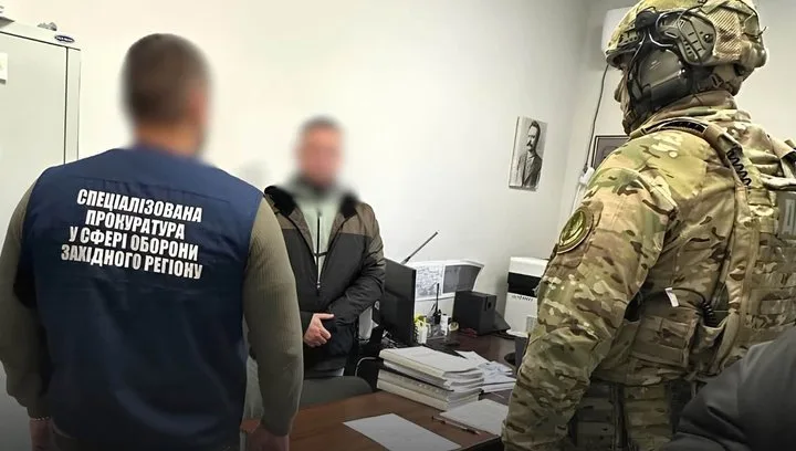 Фото з місця повідомлення про підозру одному з військових ТЦК та правоохоронців Чернівецької області Фото з місця повідомлення про підозру одному з військових ТЦК та правоохоронців Чернівецької області