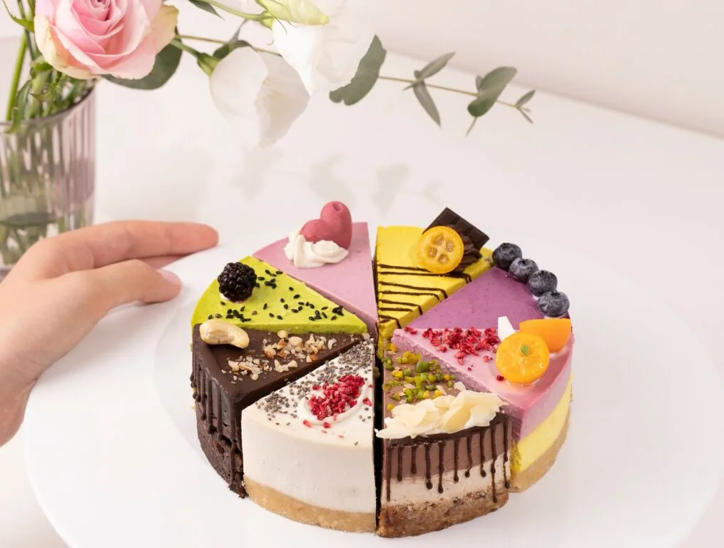 tort asorti 8 smakiv joy 1 kg